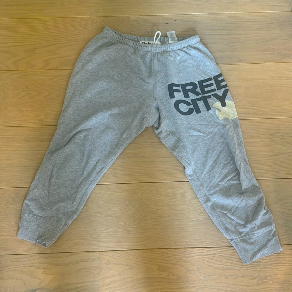 Freecity heather 3/4 sweats in medium